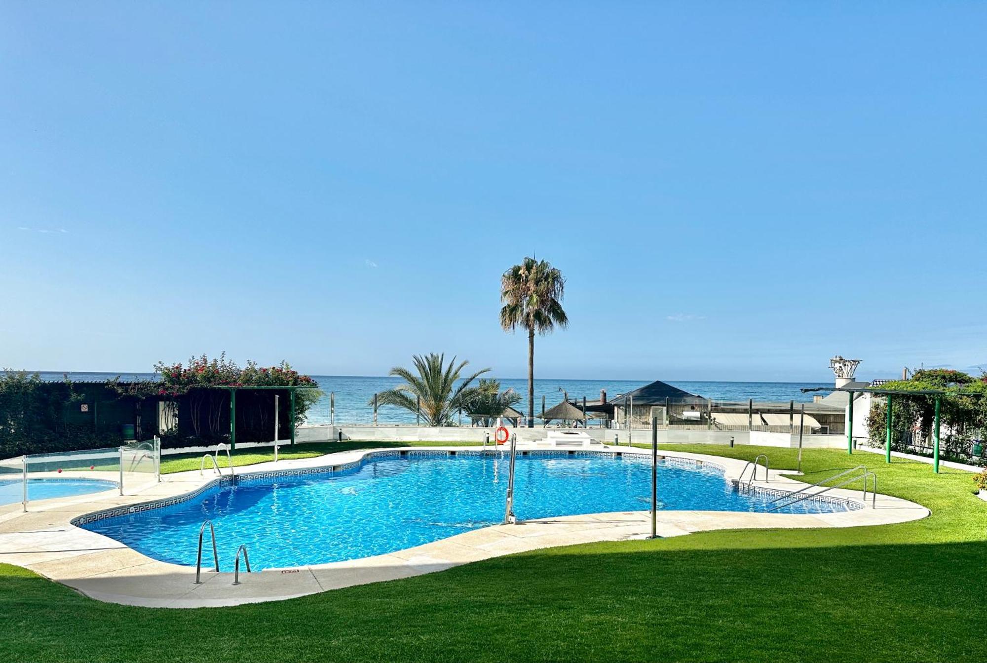 Banana Front Line Iii - Eaw Homes Apartment Marbella